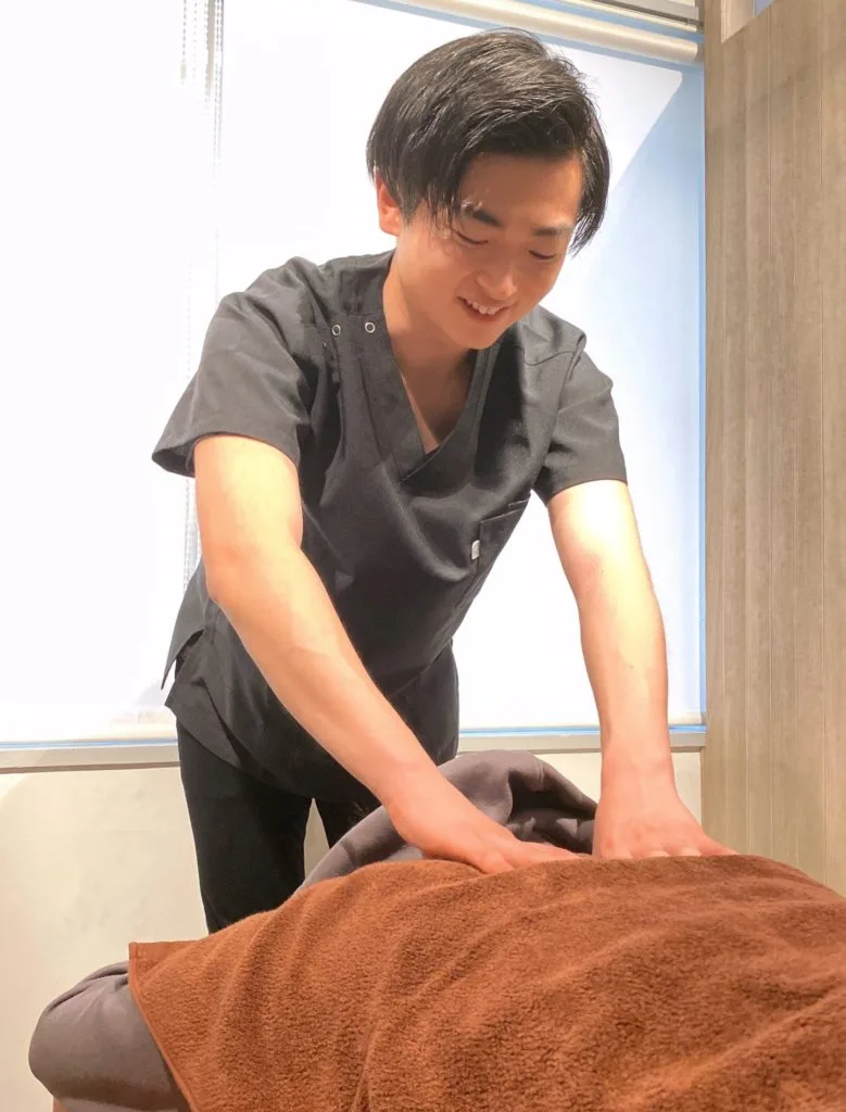 整体院で施術中