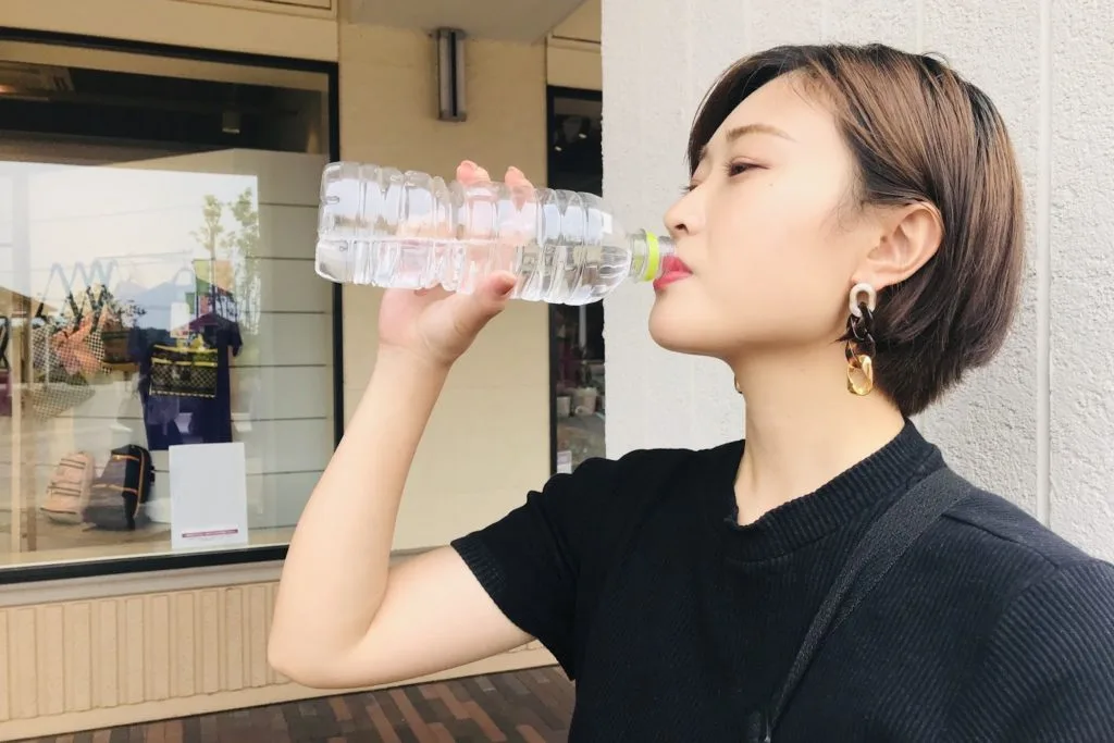 水を飲んでいる様子