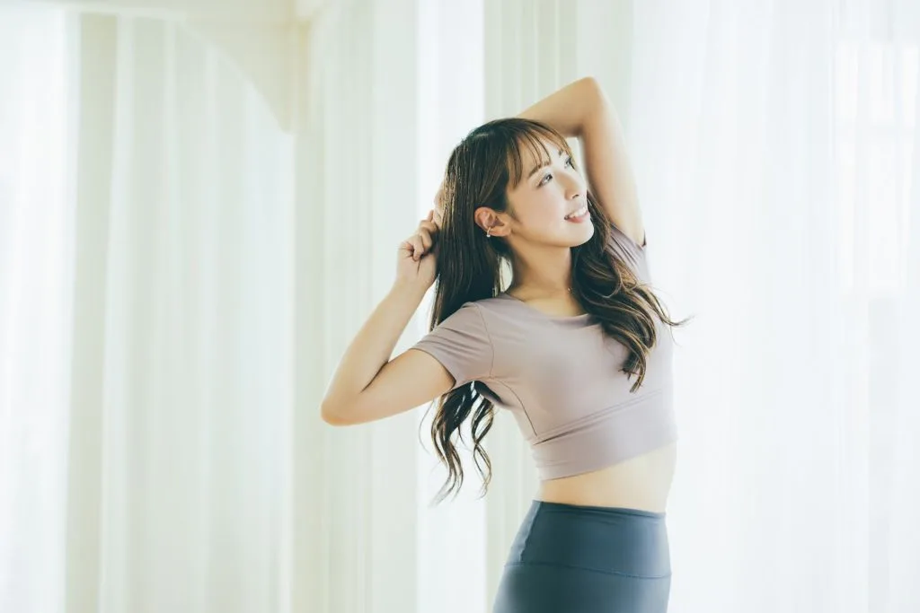 ストレッチ中の女性