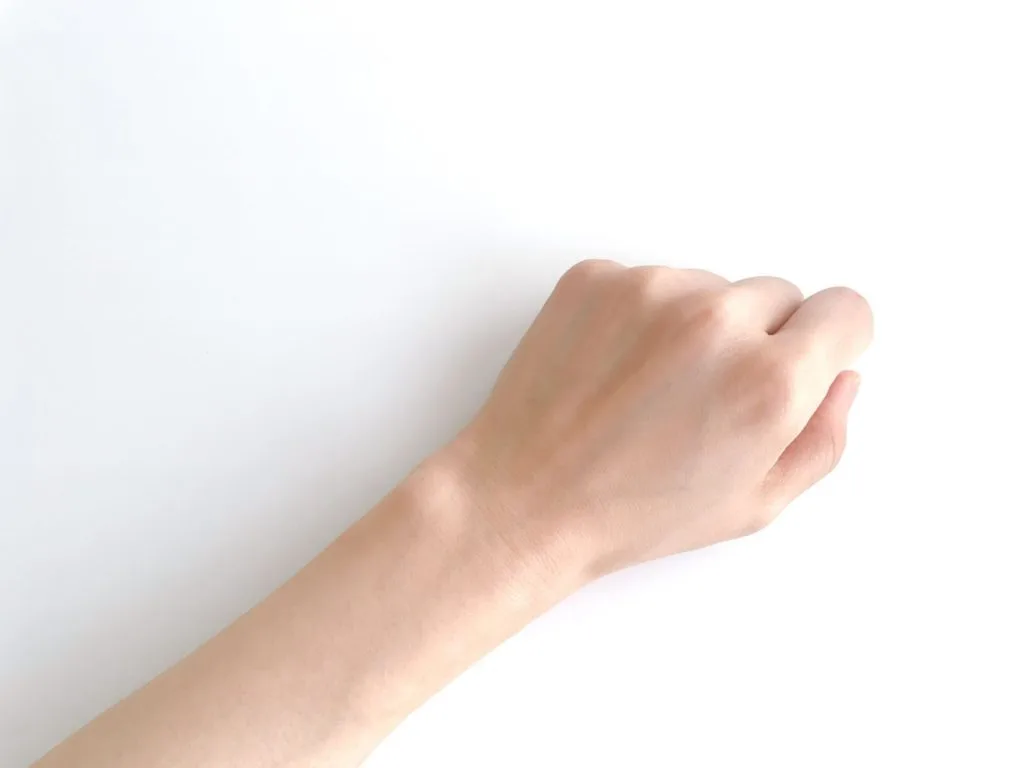 左手の甲の画像