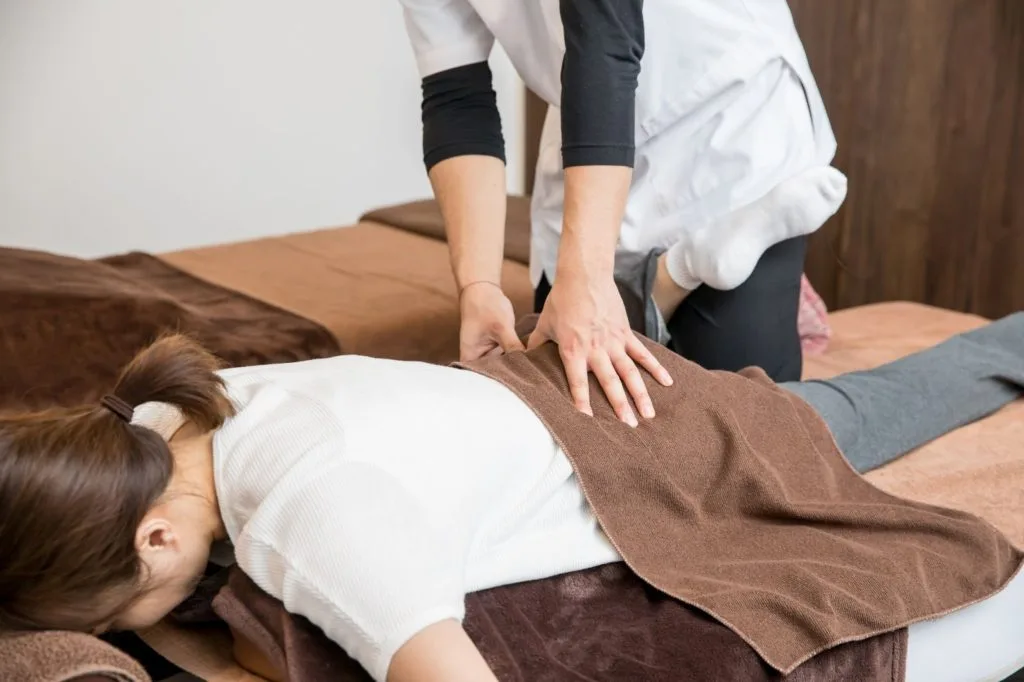 整体を利用する女性