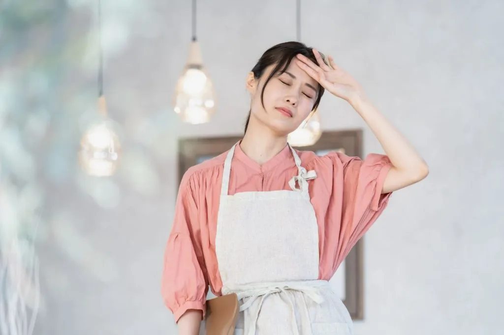 頭痛を気にする女性