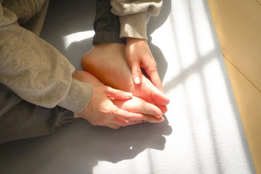 両足を合わせる様子