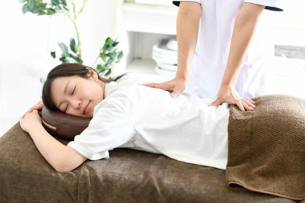 整体を利用する女性