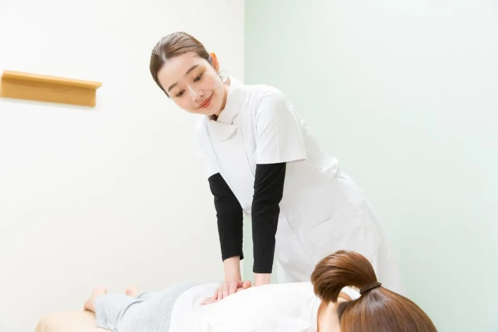 整体を利用する女性