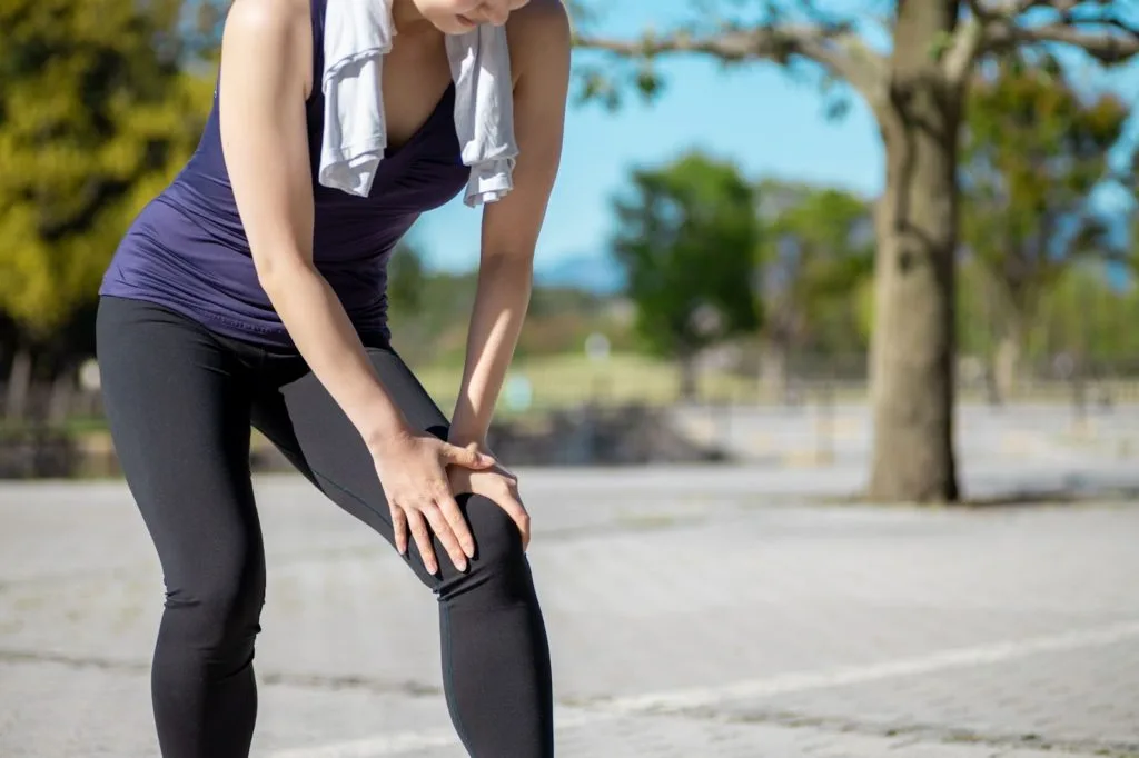 運動中に足を気にしている人