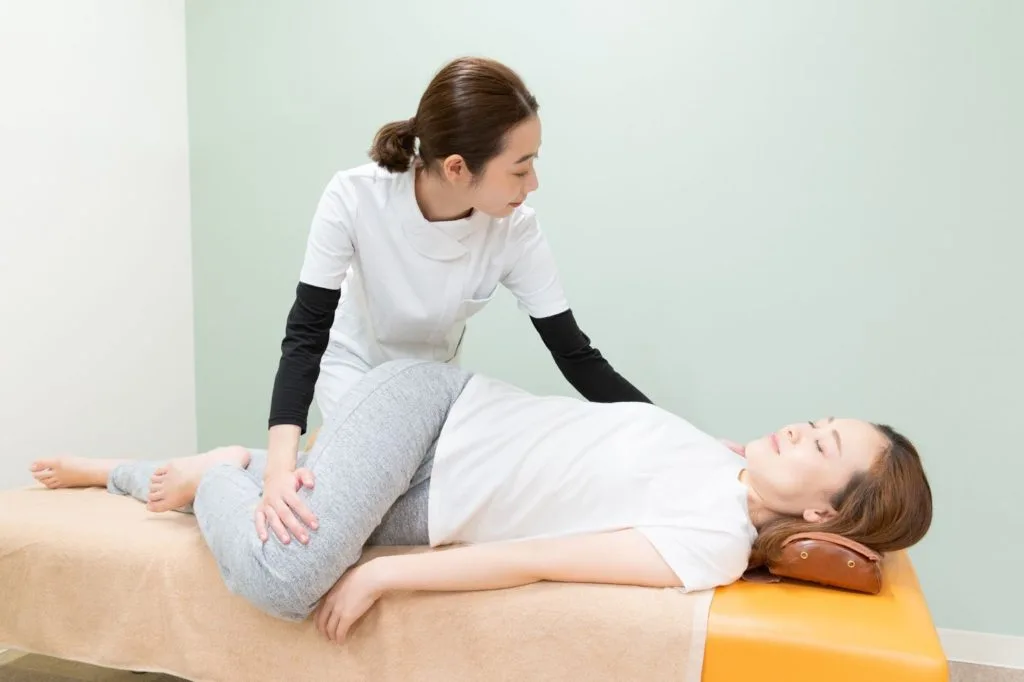 整体を利用する女性