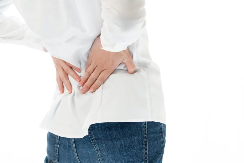 腰のストレッチをする様子